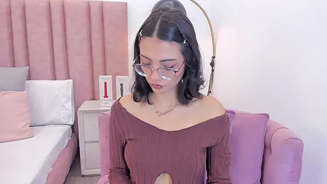 im lily  online show from March 8, 1:03 pm