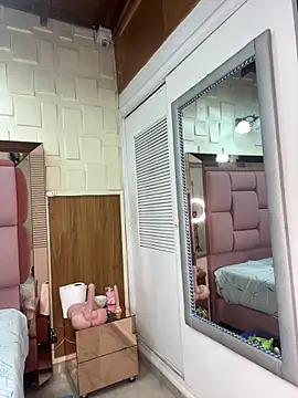 Snapshot of venezolana__caro chatting on February 17, 7:22 pm venezolana caro online show from February 17, 7:22 pm