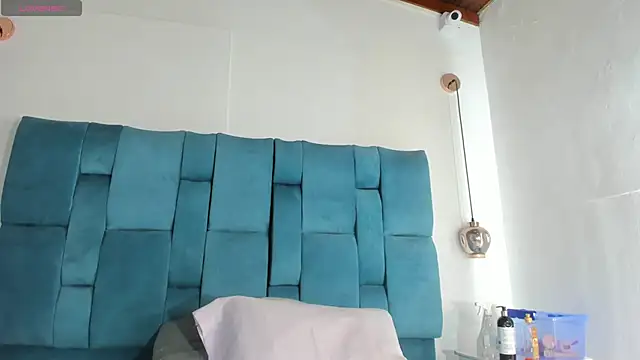 Snapshot of venezolana__caro chatting on May 19, 12:01 pm venezolana caro online show from May 19, 12:01 pm