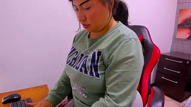 peachy hot online show from April 10, 4:52 am