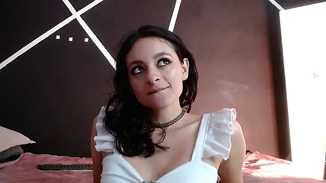 Snapshot of Vyoleta22 chatting on February 12, 12:05 pm Vyoleta22 online show from February 12, 12:05 pm