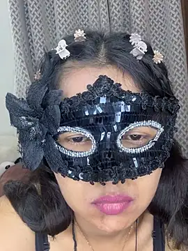 raavigirl online show from May 17, 5:57 pm