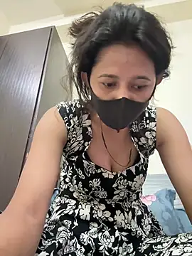 raavigirl online show from February 24, 8:04 am