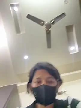 raavigirl online show from February 26, 6:19 pm