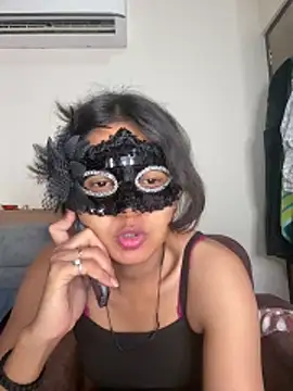 raavigirl online show from April 21, 9:21 pm
