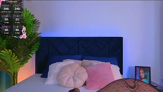 MissMichellee online show from March 5, 9:00 pm