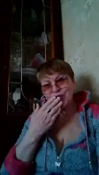 Snapshot of SophieBurns chatting on May 2, 1:49 pm SophieBurns online show from May 2, 1:49 pm