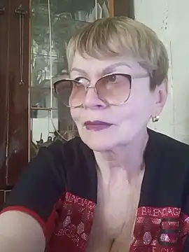 Snapshot of SophieBurns chatting on June 12, 10:46 am SophieBurns online show from June 12, 10:46 am