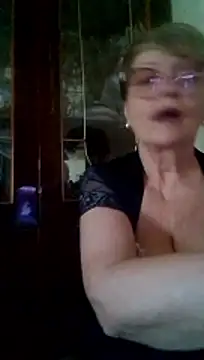 Snapshot of SophieBurns chatting on July 6, 11:06 am SophieBurns online show from July 6, 11:06 am