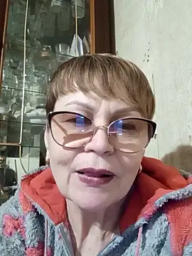 SophieBurns online show from March 30, 4:30 pm