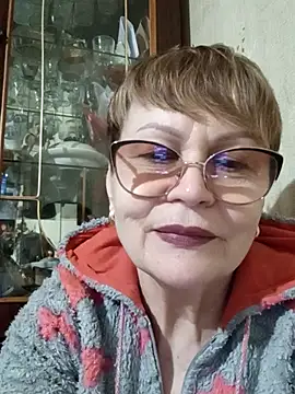 SophieBurns online show from April 8, 1:34 pm