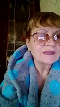 SophieBurns online show from April 12, 9:45 am