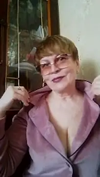 Snapshot of SophieBurns chatting on May 9, 10:29 am SophieBurns online show from May 9, 10:29 am