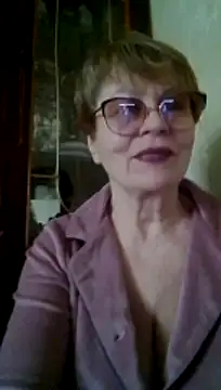Snapshot of SophieBurns chatting on May 13, 11:39 am SophieBurns online show from May 13, 11:39 am