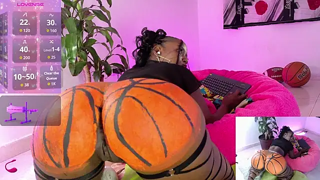 Snapshot of AnnieWestley chatting on February 24, 4:08 pm AnnieWestley online show from February 24, 4:08 pm