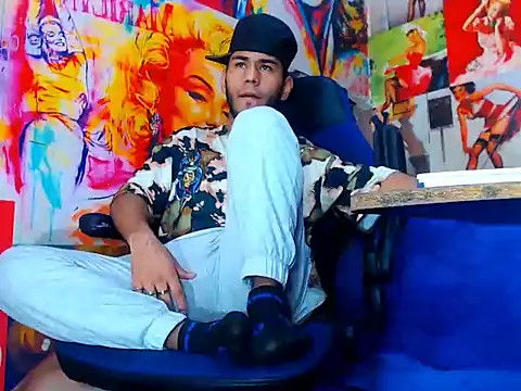 warmNoah online show from April 13, 6:56 pm