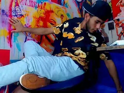 warmNoah online show from April 7, 6:10 pm