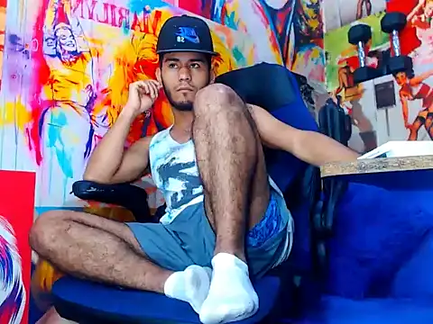 warmNoah online show from April 16, 7:03 pm