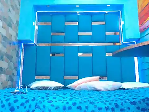 warmNoah online show from March 3, 7:43 pm