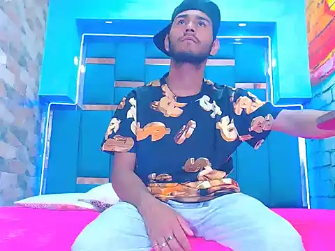 warmNoah online show from March 18, 8:43 pm