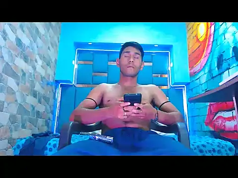 warmNoah online show from February 20, 3:03 am