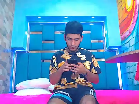 warmNoah online show from March 9, 7:06 pm