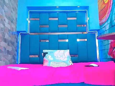 warmNoah online show from March 12, 7:18 pm