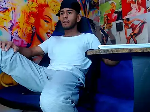 warmNoah online show from March 24, 7:14 pm