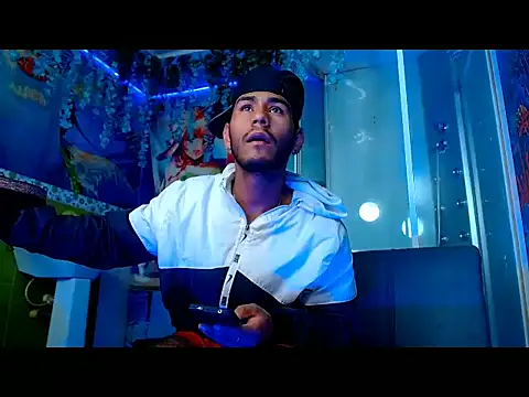 warmNoah online show from March 13, 8:03 pm