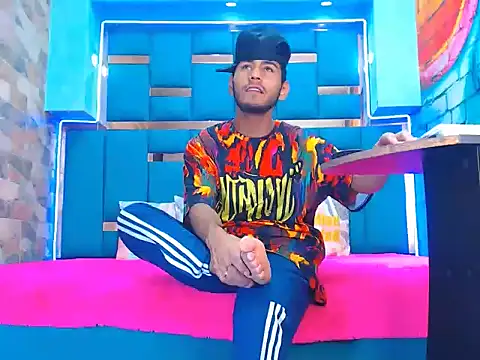 warmNoah online show from March 11, 7:41 pm