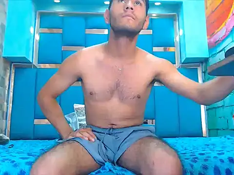 warmNoah online show from February 28, 7:35 pm