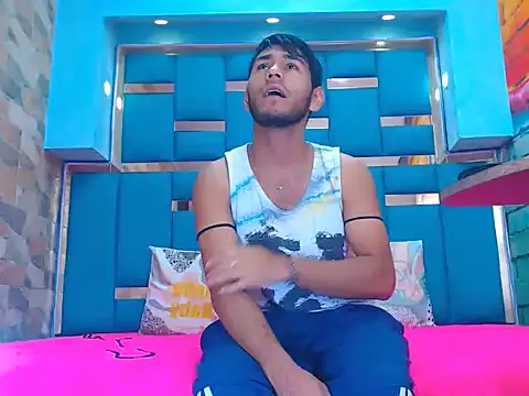 warmNoah online show from March 7, 7:30 pm