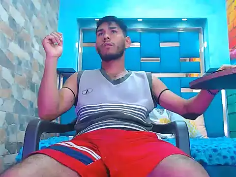 warmNoah online show from February 13, 7:25 pm