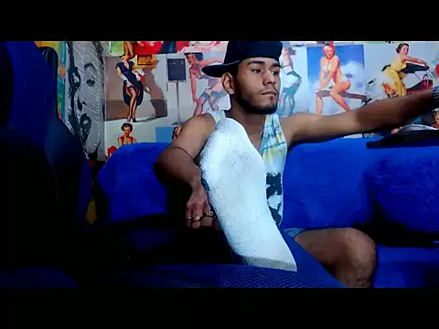 warmNoah online show from April 4, 6:47 pm