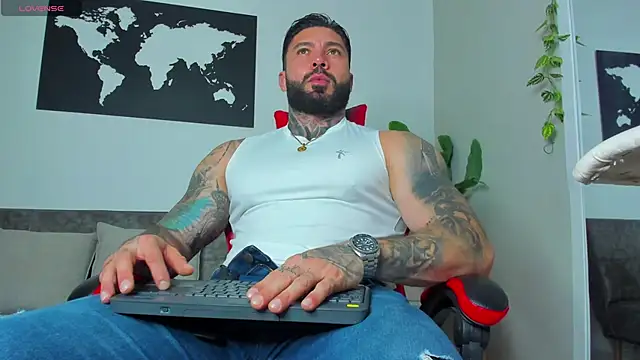 Alessrose online show from April 11, 8:45 pm