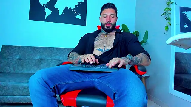 Alessrose online show from March 8, 8:12 pm