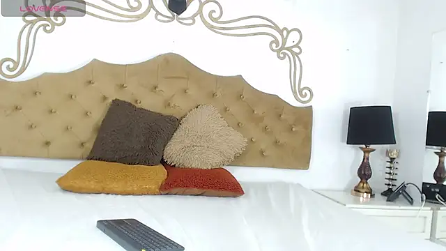 Snapshot of CloeCastillo chatting on February 21, 9:33 am CloeCastillo online show from February 21, 9:33 am