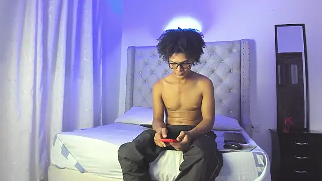 LatinoDark online show from February 15, 3:18 am