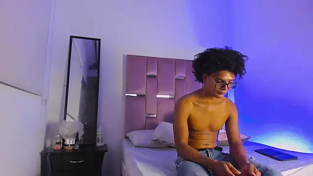 LatinoDark online show from February 27, 3:29 am