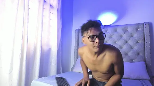 LatinoDark online show from February 19, 12:35 pm