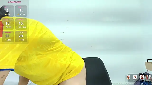 Snapshot of Sophie_Tyler chatting on June 17, 1:32 pm Sophie Tyler online show from June 17, 1:32 pm