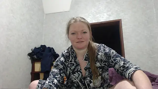 Snapshot of EliciaKush chatting on February 20, 8:44 pm EliciaKush online show from February 20, 8:44 pm