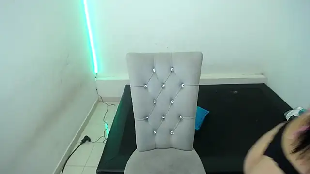 Naomy Reiden online show from March 15, 9:44 pm