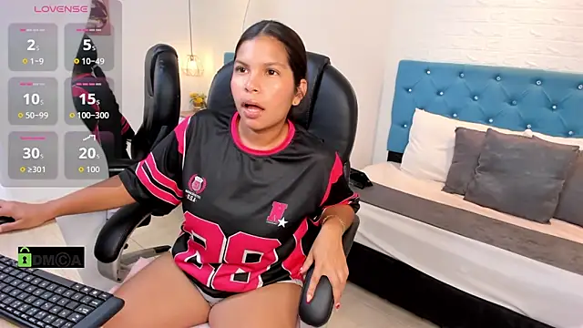 Dulcecooper1 online show from March 13, 7:30 pm