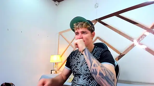 rayan linxx online show from April 9, 7:42 pm