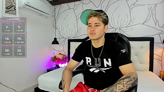 rayan linxx online show from March 28, 8:21 pm