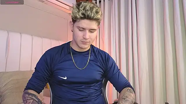 Snapshot of rayan_linxx chatting on February 12, 7:46 pm rayan linxx online show from February 12, 7:46 pm