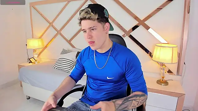 Snapshot of rayan_linxx chatting on February 17, 7:22 pm rayan linxx online show from February 17, 7:22 pm