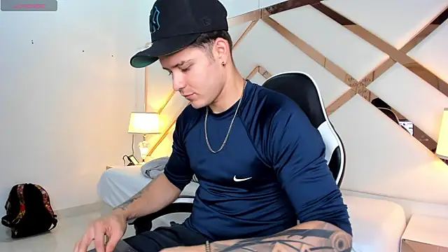 Snapshot of rayan_linxx chatting on February 19, 7:00 pm rayan linxx online show from February 19, 7:00 pm