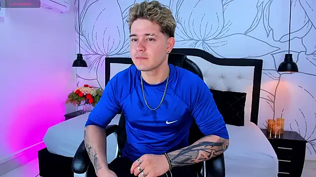 rayan linxx online show from March 14, 7:42 pm